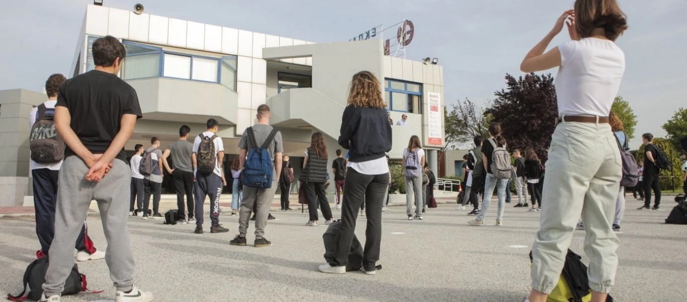 Άνοιγμα σχολείων: Κλειστά τα κυλικεία - Προσέφερε νερά ο δήμαρχος της Νέας Σμύρνης